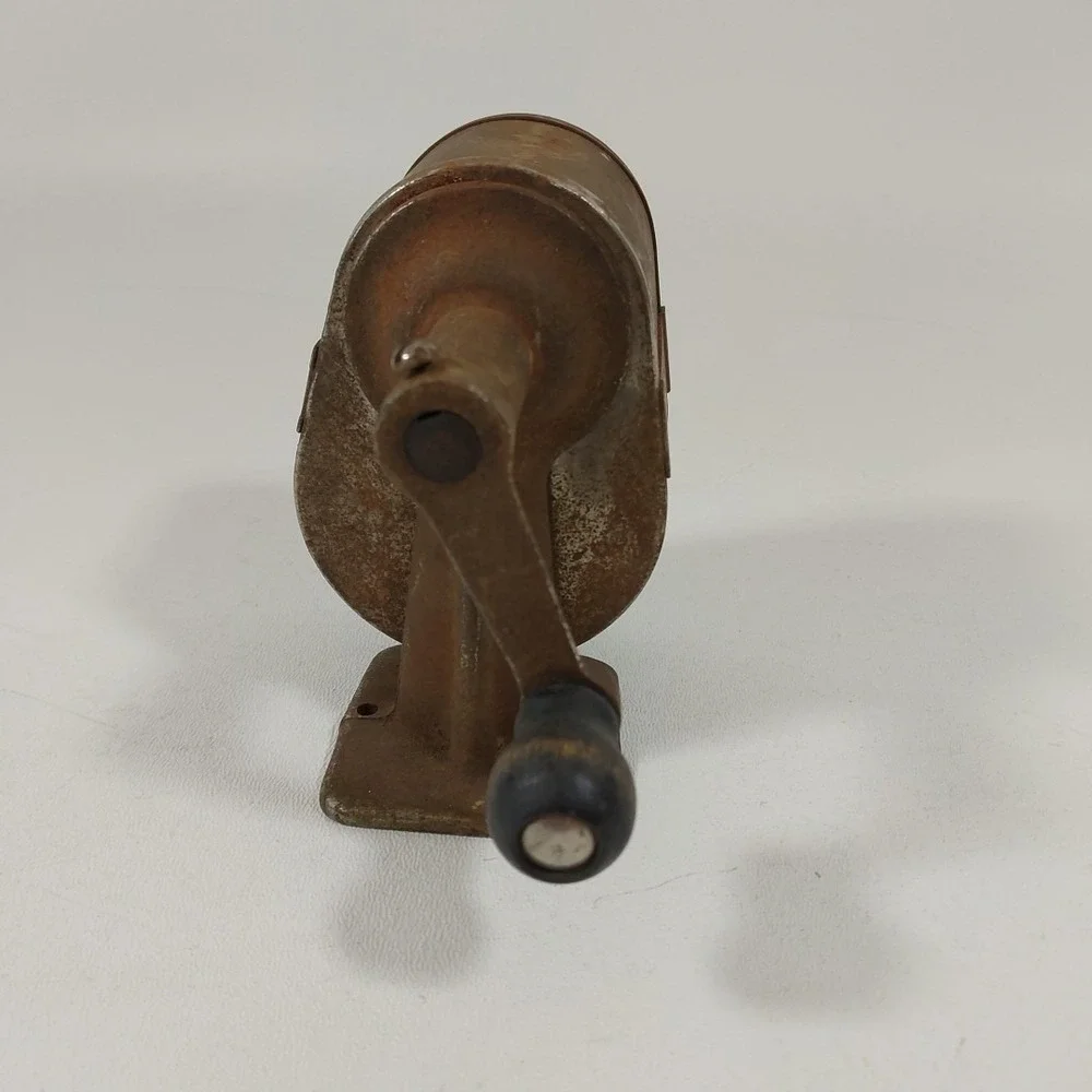 Vintage Chicago automatic pencil sharpener  HAND Crank model # 2 MADE IN‎ USA